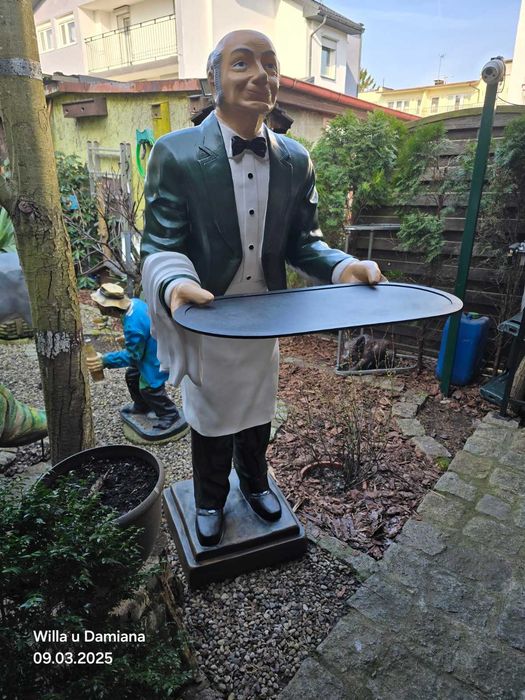 Figurka kelner z tacą 180 cm do ogród, smażalnia kawiarnia restauracja