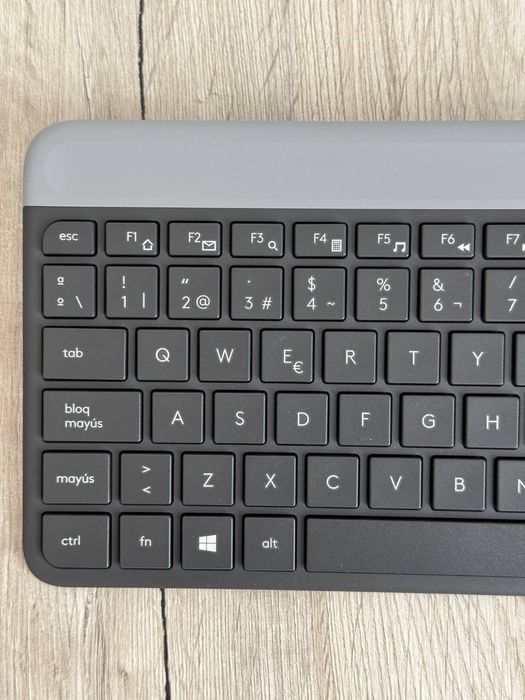 Комплект (клавіатура, миша) Logitech MK470 Slim Wireless Combo Blac ES