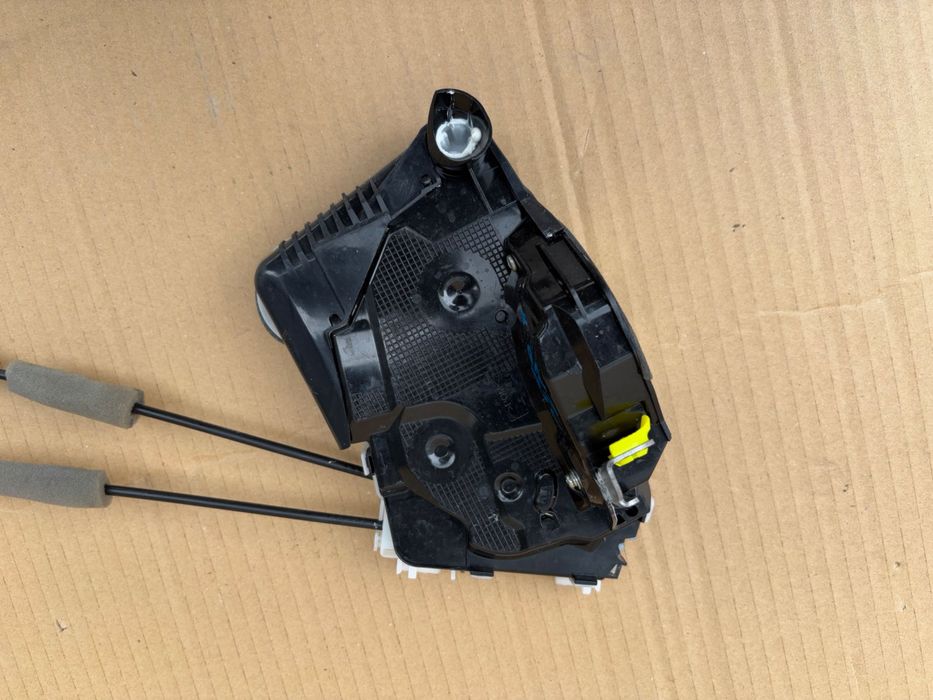 Zamek drzwi lewy przód Toyota Aygo X