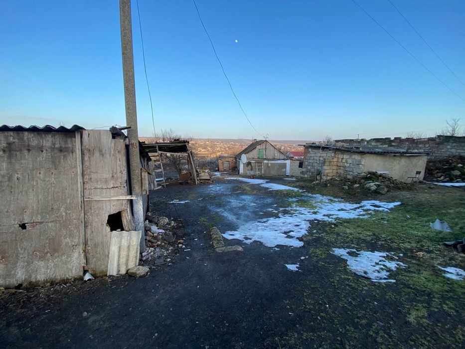 Продам хату та недобудованний будинок
