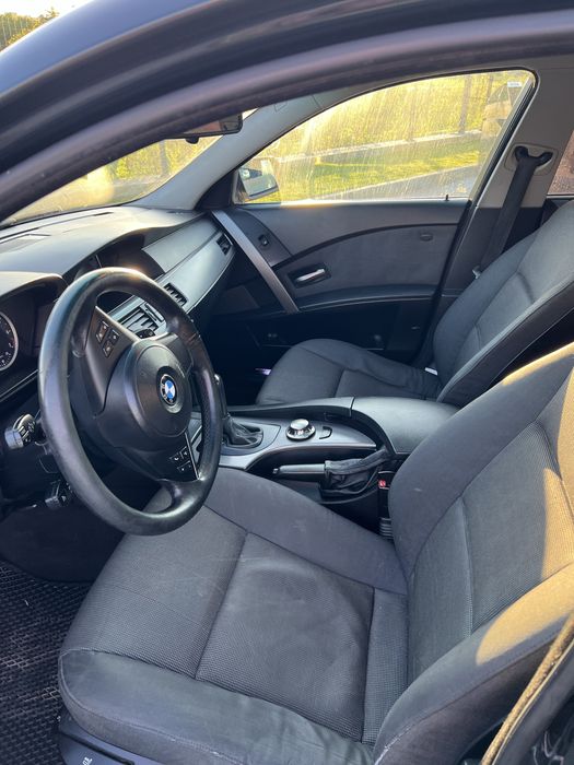BMW E60 520I. CarPlay