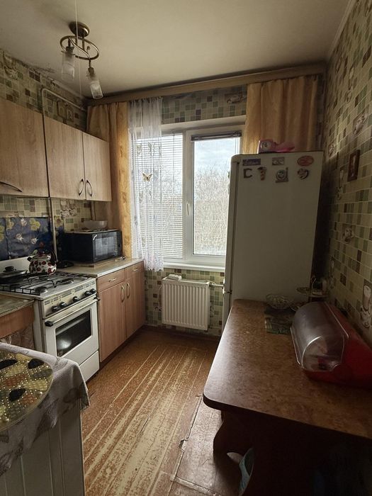 Продаж 2-х кімнатна район 15 школи