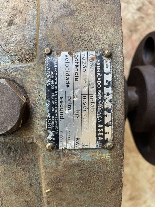 2 motores trifásicos 2cv e 1,5cv + caixa desmultiplicadora