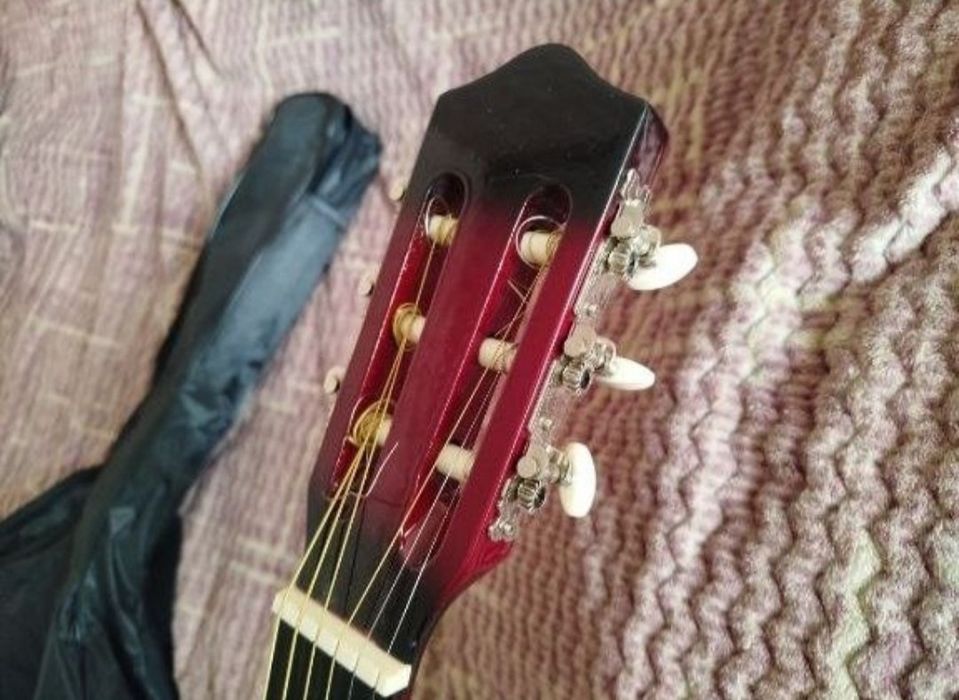 Гитара акустическая