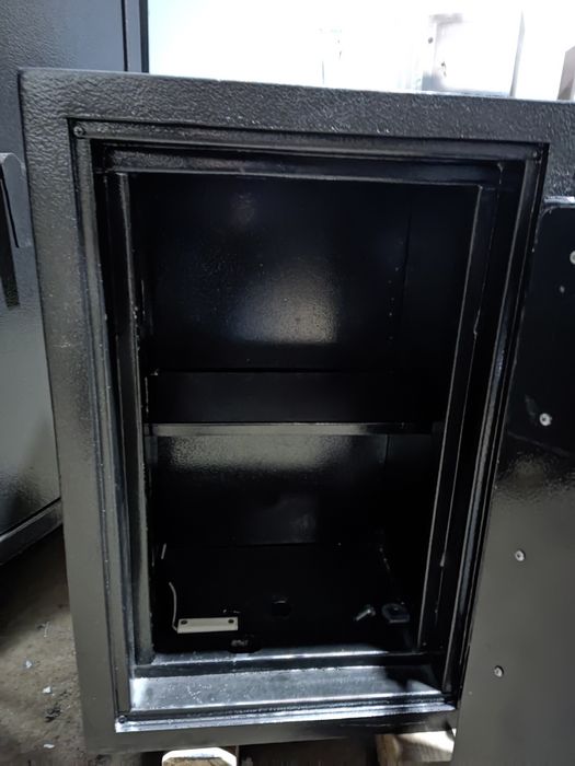 Сейф б.у  банковский БССА 2-620/60-1Кл сертифицированный