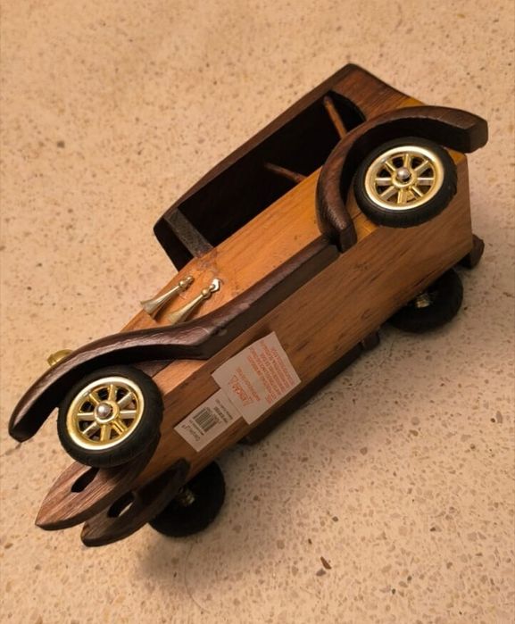 Belíssima coleção , miniaturas em madeira com 35cm  LOUÇAS FALCÃO