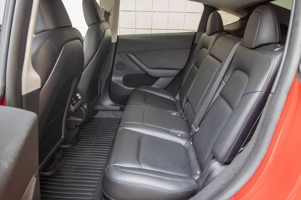 Tesla Model Y Long Range      2023