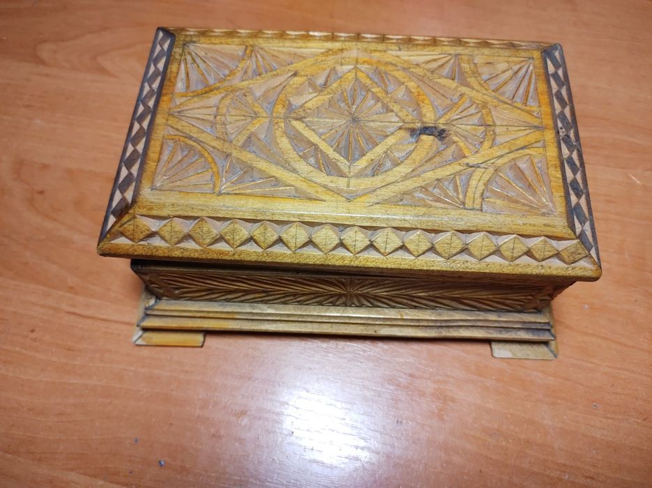 Шкатулка деревянная ручной работы