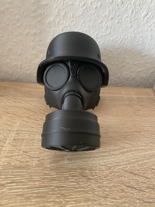 Німецький шолом на фаркоп. Іграшка