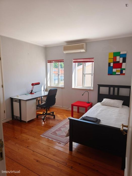 Quarto - localizado em Setubal