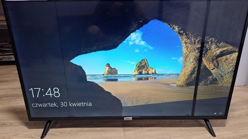 Telewizor TCL 49DP600 kreski na matrycy