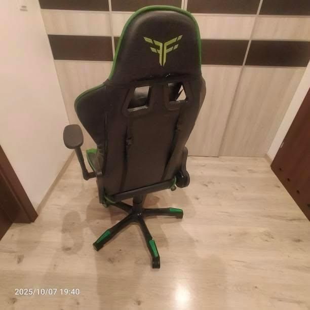 Sprzedam fotel gamingowy