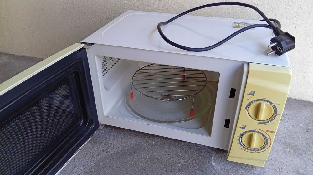 Microondas White-Westinghouse avariado64752263721603121