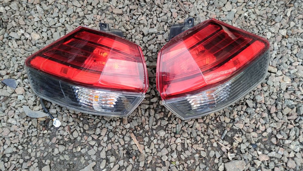 Задние фонари ( стопы ) Nissan Rogue T32