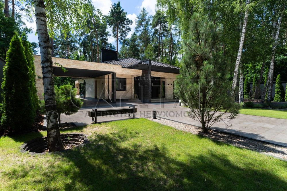 Неймовірний та стильний будинок 235 м2 в Плютах