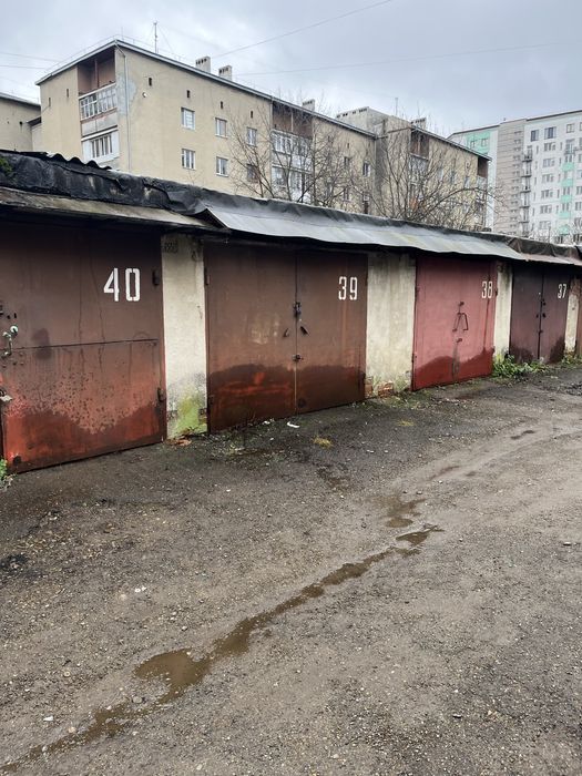 Продам два гаража. Дорого.