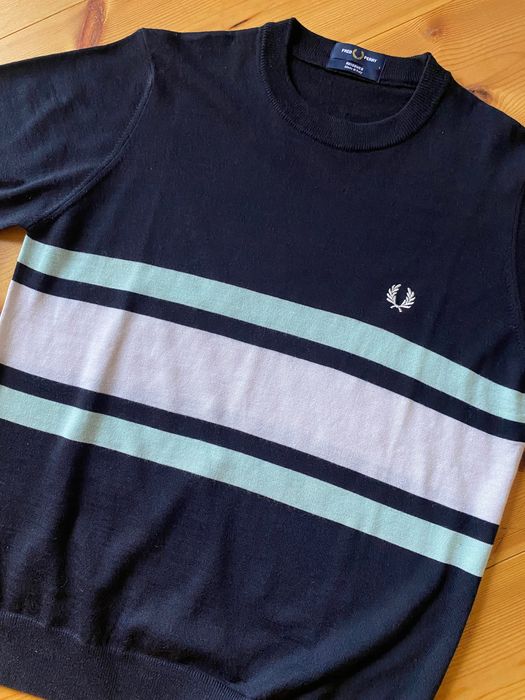 Классная футболка Fred Perry р.L.50%шерсть,50%-акрил.