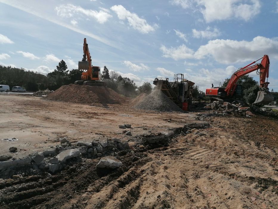 Demolição / Movimentação de Terras
