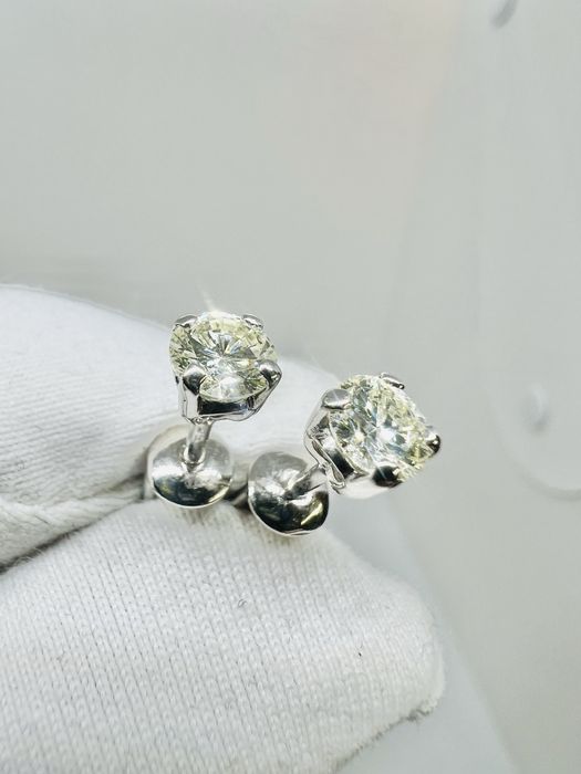 Золотые серёжки Пусеты с натуральными бриллиантами 0.88 карат. 1950$