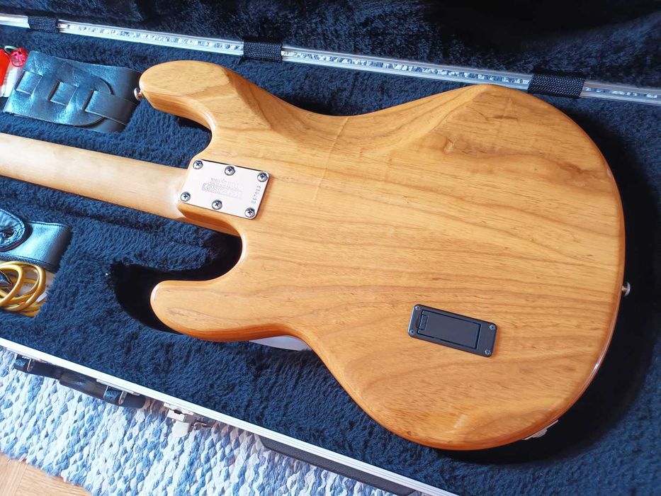 Baixo Music Man Stingray - USA