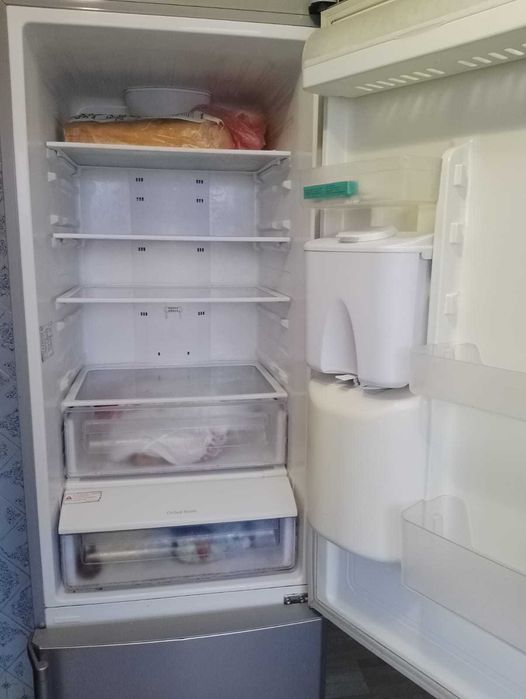 Продається холодильник терміново.