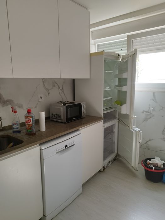 Alugo quarto com suíte Loures