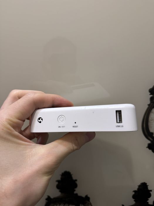 4G LTE Wi-Fi роутер GL.iNet GL-XE300C4 з акумулятором