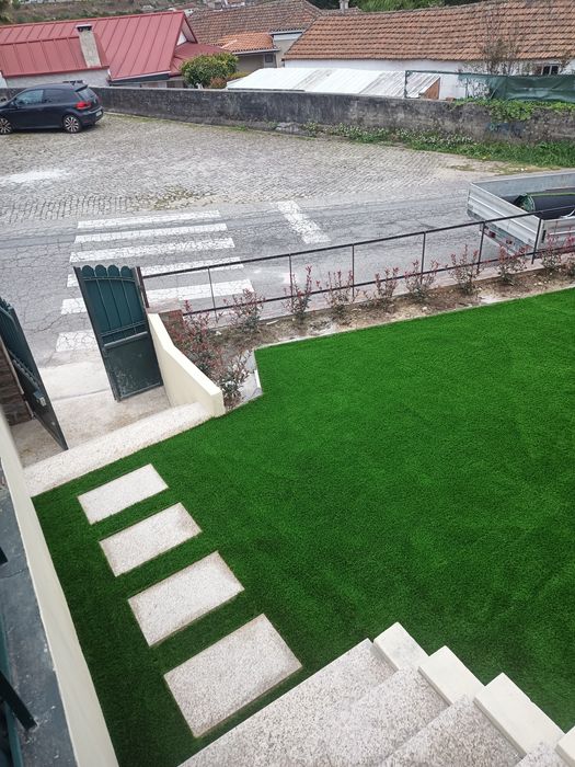 Relva sintética, jardins e desporto