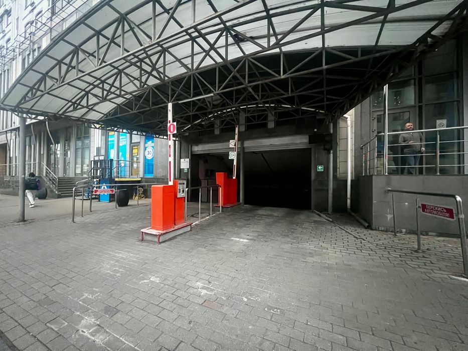 Оренда паркінгу БЦ Олімпійський, вул. Велика Васильківська, 72