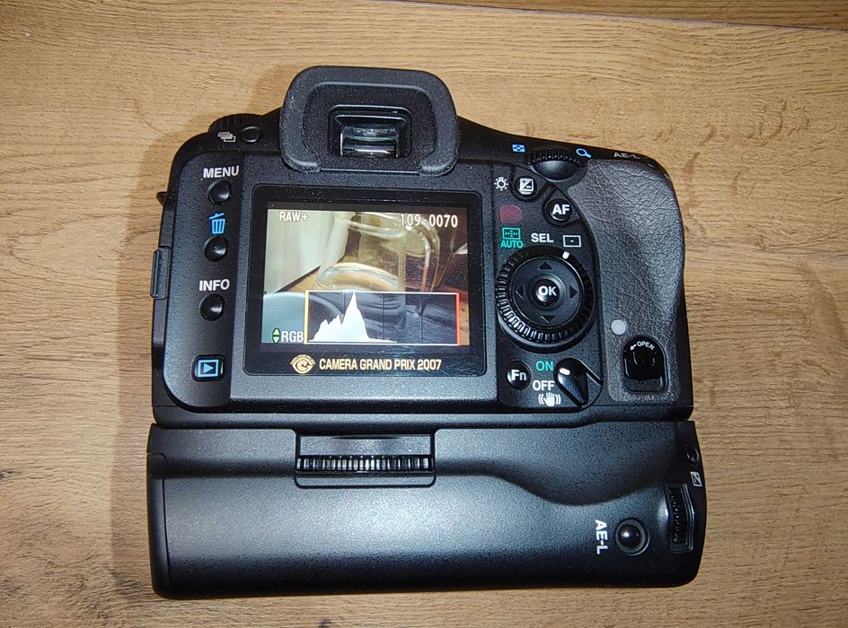 Pentax K10D z gripem w wersji limitowanej Grand Prix 2007 jak nowy