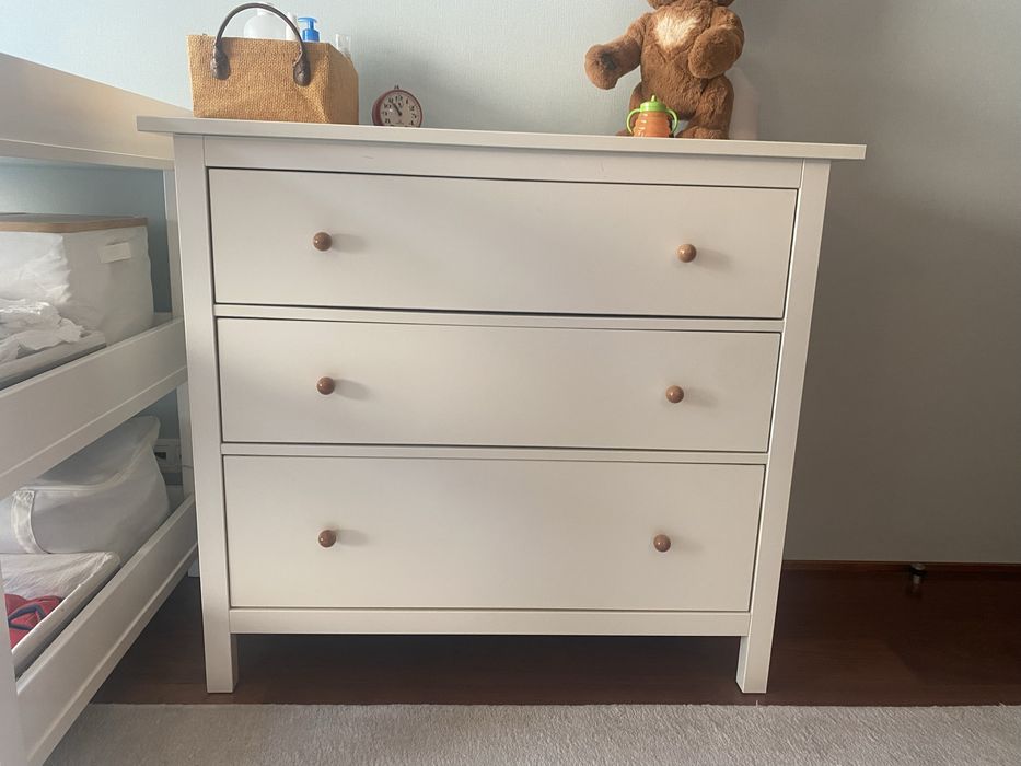 Comoda Ikea Hemnes lacado branco