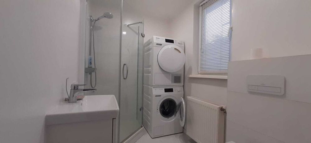 Будинок на Соломінці з особистим бомбосховищем з кухнею та кімнатою