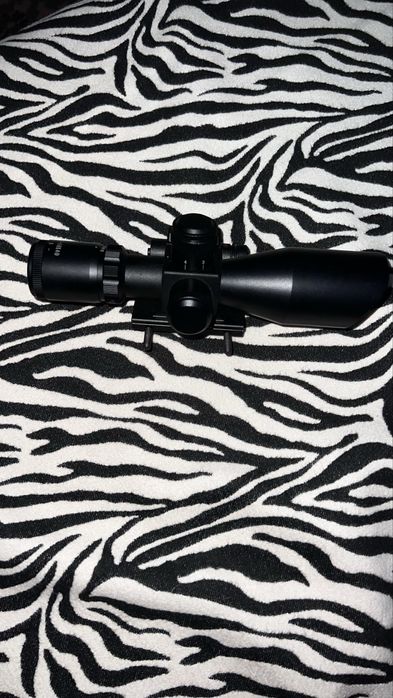 Оптичний приціл 2.5–10×40 з лазером, кріплення Weaver/Picatinny