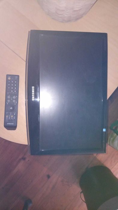 Vendo TV, sem suporte