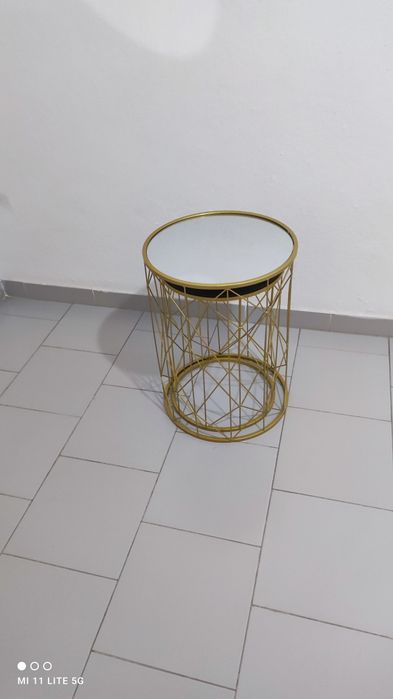 Mesa apoio sofá dourada