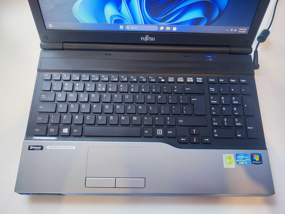 Laptop Fujitsu A532 i3 8 GB RAM 120 GB SSD Win 11