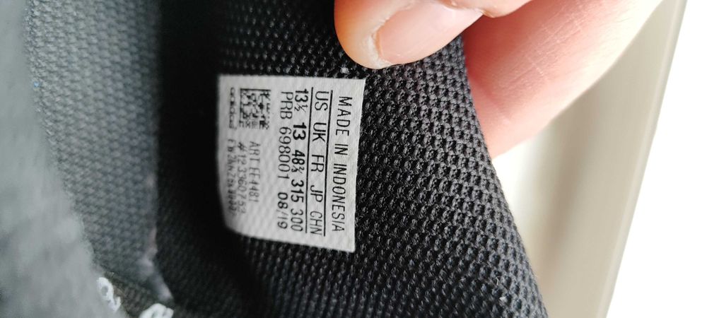 Продам бутсы Adidas р.48