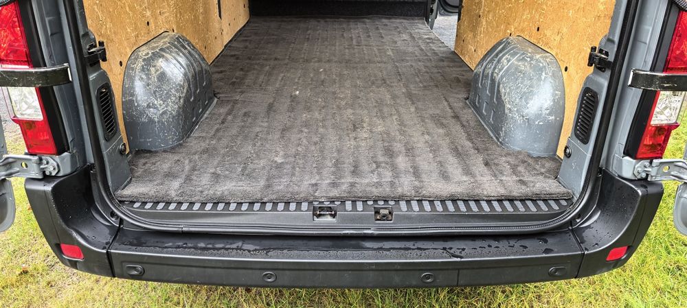 Вантажний автомобіль Renault Master L3H2 2023 рік випуску