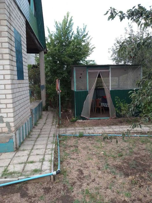 Дачна ділянка з будинком