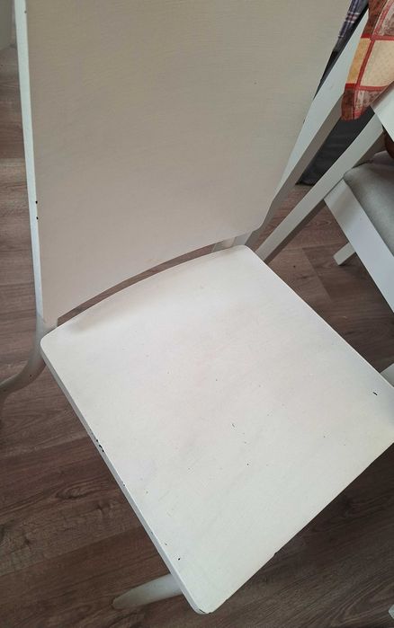 Cadeiras pretas - pintadas branco