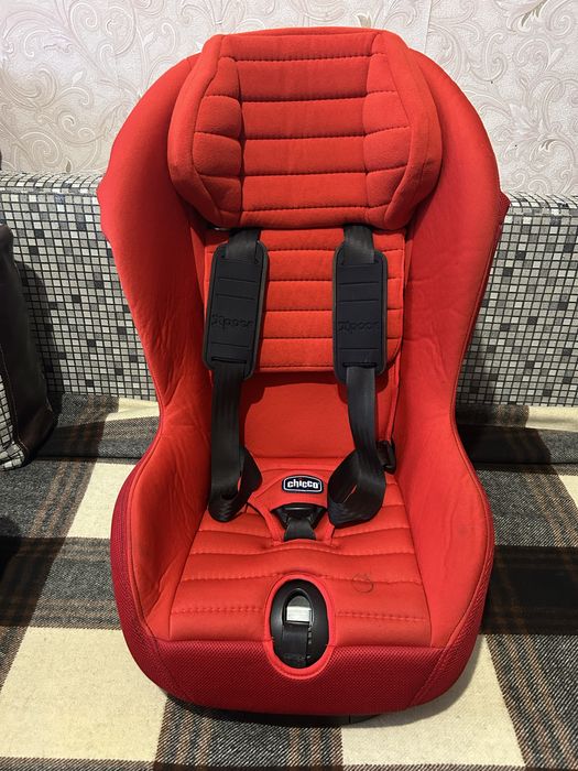 Продам автокрісло Chicco Artsana 9-18 кг