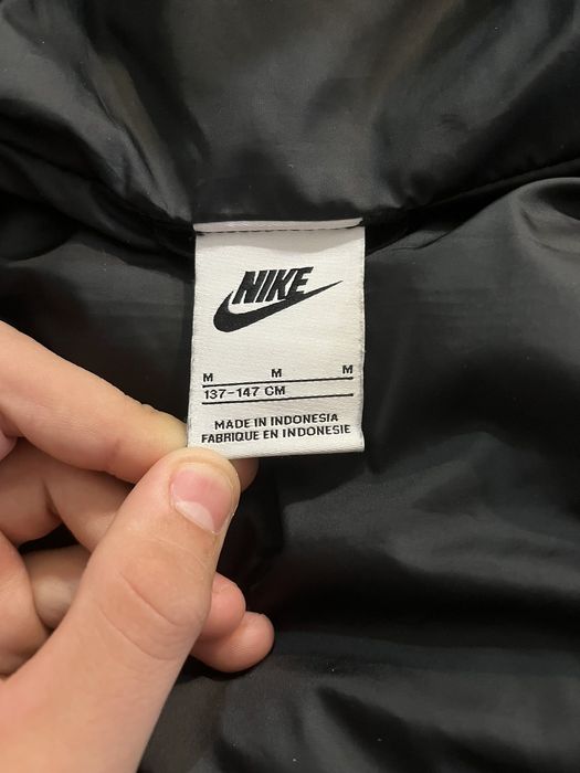 Курточка NIKE  .