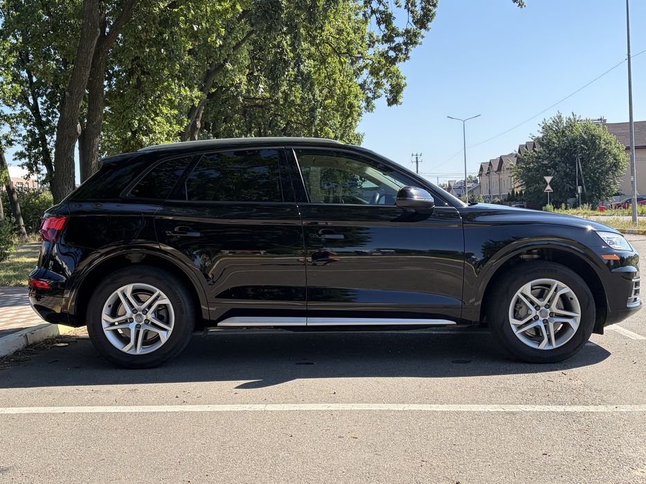 Продаж авто  Ауді Q5
