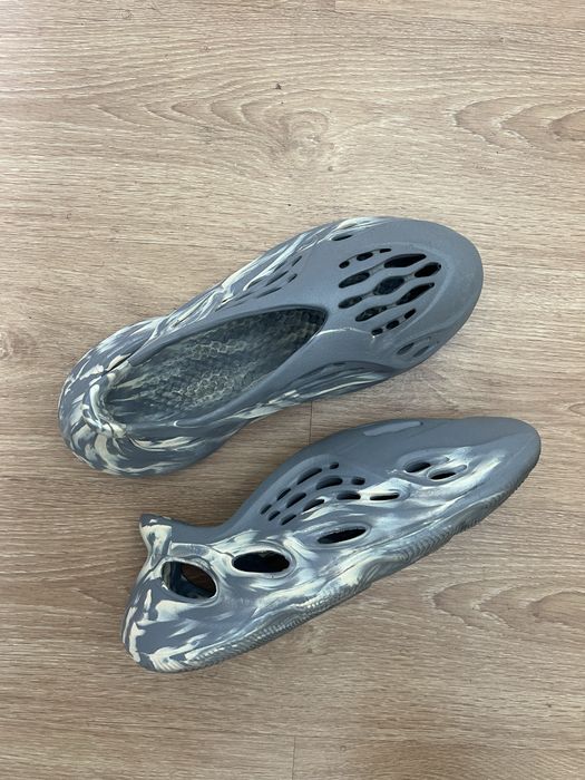 Crocs adidas yezzy