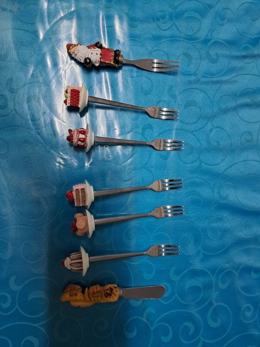 Conjunto colheres, garfos e facas decorativas
