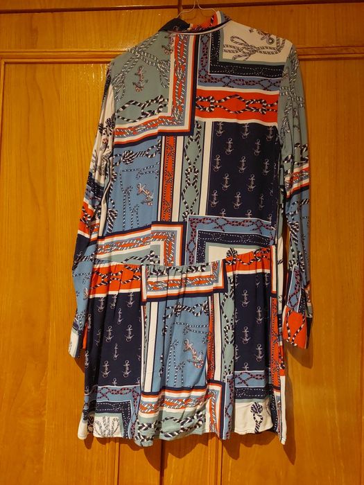 Vestido camiseiro stradivarius