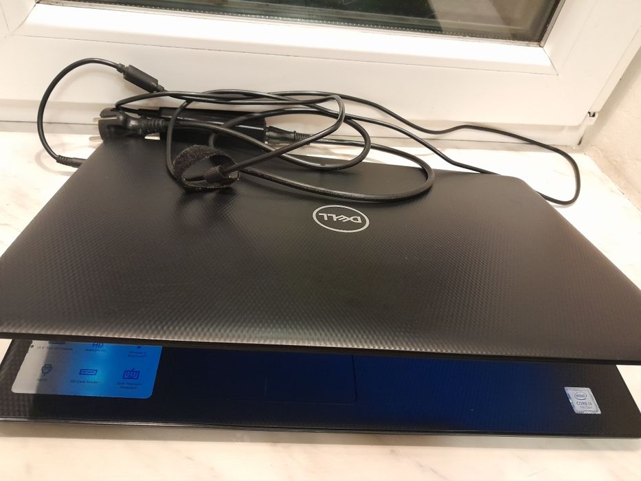 Ноутбук  состояние  нового  dell  15 3000