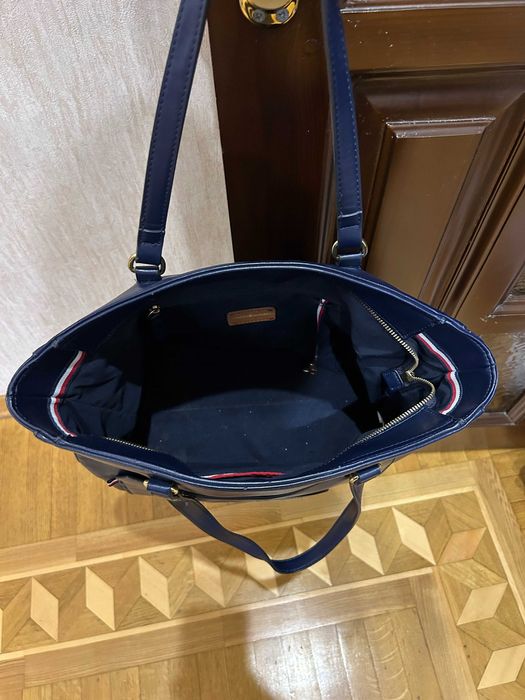 Сумка фірми TOMMY HILFIGER