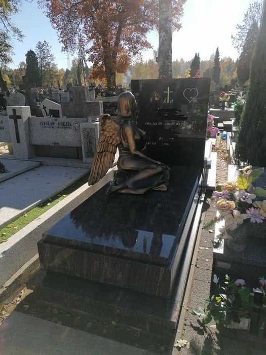 Nagrobki granitowe solidny montaż Zakład Kamieniarski