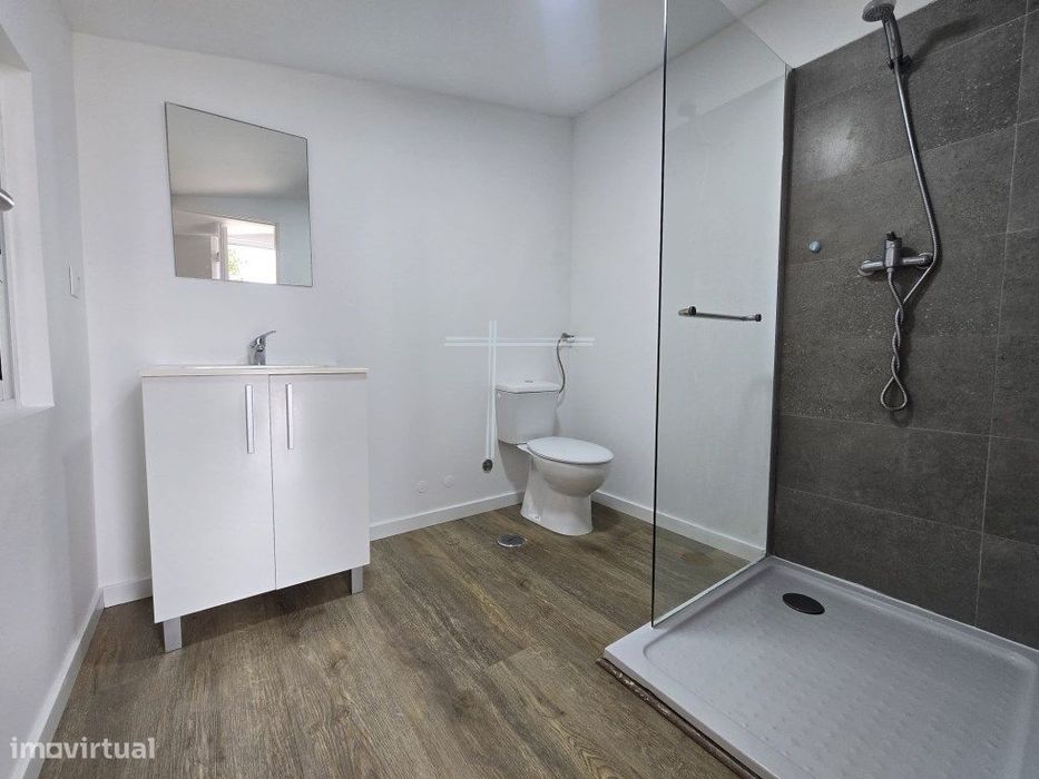 Moradia isolada T4 de arquitetura tradicional - Aroeira